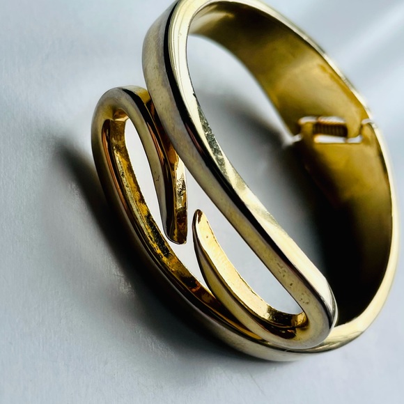 Vintage Gold-Tone Cuff Bracelet - Picture 2 of 3